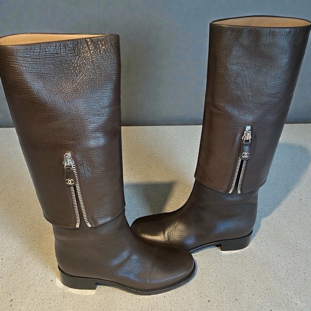 Chanel brown leather boots, sz 36.5 - Picture 4 of 11